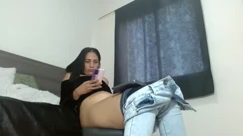 Snapshot of milahot23 chatting on 01-20-25, 04:01 mila online show from 01-20-25, 04:01
