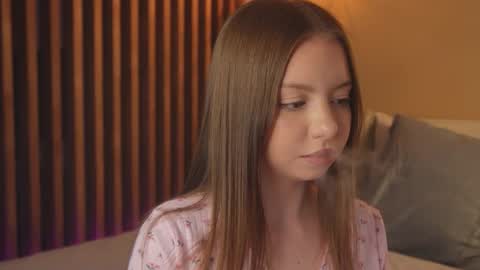 Mila online show from 04-08-26, 03:12