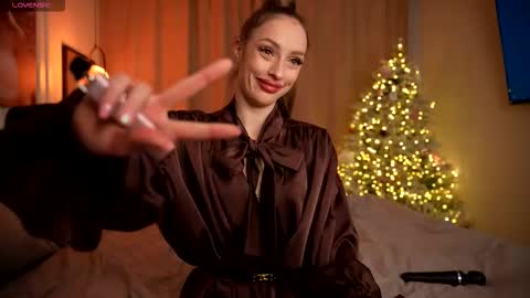 Snapshot of milaluxe chatting on 01-10-26, 03:08 Mila online show from 01-10-26, 03:08