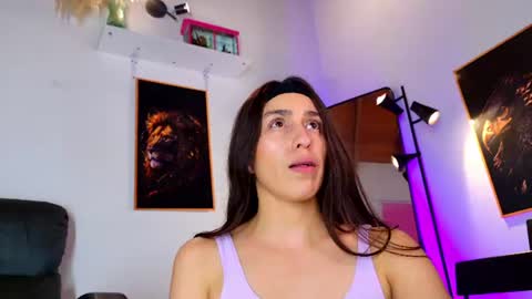 Snapshot of milan_roux chatting on 06-20-26, 01:52 Milane online show from 06-20-26, 01:52
