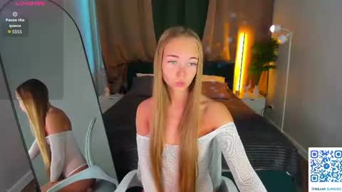 Milana online show from 06-18-26, 01:06