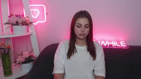 Snapshot of milanaangelas chatting on 01-19-25, 11:01 milanaangelas online show from 01-19-25, 11:01