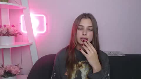 Snapshot of milanaangelas chatting on 10-26-25, 05:52 milanaangelas online show from 10-26-25, 05:52