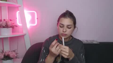 Snapshot of milanaangelas chatting on 10-28-25, 08:44 milanaangelas online show from 10-28-25, 08:44