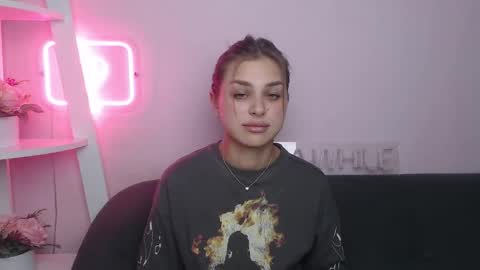 Snapshot of milanaangelas chatting on 11-24-25, 09:03 milanaangelas online show from 11-24-25, 09:03