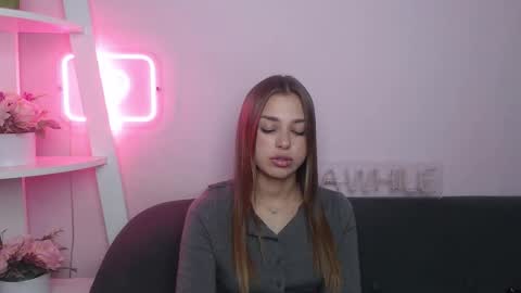 Snapshot of milanaangelas chatting on 11-25-25, 09:04 milanaangelas online show from 11-25-25, 09:04