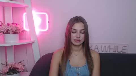 Snapshot of milanaangelas chatting on 12-15-25, 05:44 milanaangelas online show from 12-15-25, 05:44
