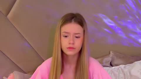 MilanaBalmain online show from 09-30-25, 04:28