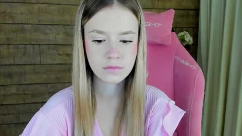 MilanaBalmain online show from 10-11-25, 04:12