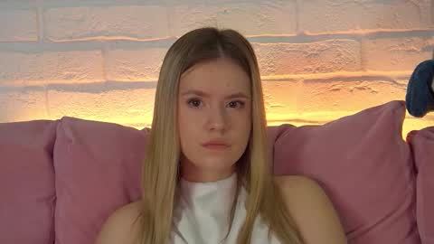 MilanaBalmain online show from 10-14-25, 04:35