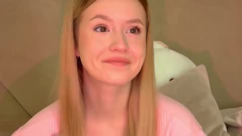 MilanaBalmain online show from 10-31-25, 04:35