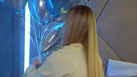 Snapshot of milanabalmain chatting on 04-22-26, 04:30 MilanaBalmain online show from 04-22-26, 04:30