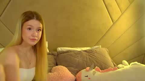Snapshot of milanabalmain chatting on 05-17-26, 04:21 MilanaBalmain online show from 05-17-26, 04:21