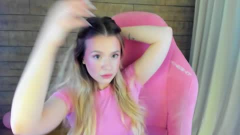 Snapshot of milanabalmain chatting on 05-20-26, 04:24 MilanaBalmain online show from 05-20-26, 04:24