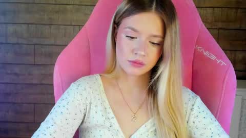 Snapshot of milanabalmain chatting on 05-22-26, 04:30 MilanaBalmain online show from 05-22-26, 04:30