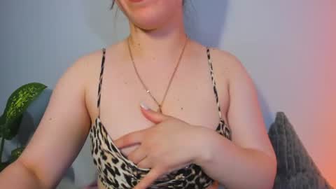 Snapshot of milanabrittt chatting on 07-28-26, 11:15 Milana online show from 07-28-26, 11:15