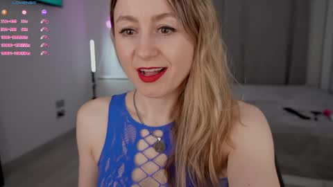 Snapshot of milanacamgirl chatting on 06-08-26, 05:46 Milana online show from 06-08-26, 05:46