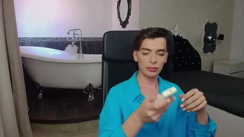 Snapshot of milandash chatting on 07-14-26, 09:14 MilanDash online show from 07-14-26, 09:14
