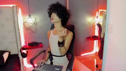 Snapshot of milanduval chatting on 07-30-26, 10:20 milanduval online show from 07-30-26, 10:20