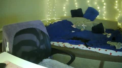 Milaxcute online show from 12-16-25, 08:03