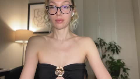 Mila online show from 05-13-26, 12:57