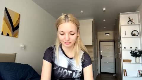 Snapshot of mildaleggette chatting on 10-08-25, 08:34 Millla online show from 10-08-25, 08:34