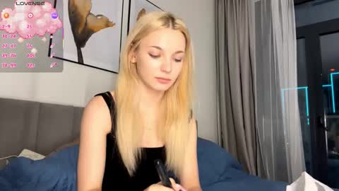 Snapshot of mildaleggette chatting on 10-11-25, 06:28 Millla online show from 10-11-25, 06:28