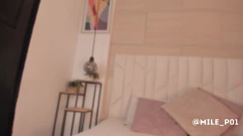 M I L E  online show from 11-17-25, 12:00