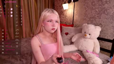 Snapshot of milemissyy chatting on 03-27-26, 03:12 Mia online show from 03-27-26, 03:12
