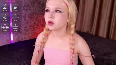 Snapshot of milemissyy chatting on 04-19-26, 06:10 Mia online show from 04-19-26, 06:10
