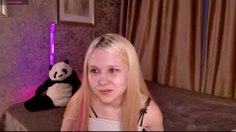 Snapshot of milemissyy chatting on 04-26-26, 03:42 Mia online show from 04-26-26, 03:42