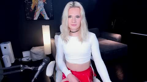 Snapshot of milena_marshmallows chatting on 05-23-26, 07:13 Milena online show from 05-23-26, 07:13