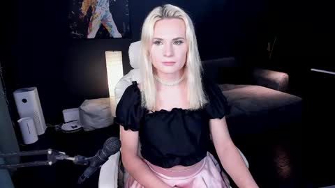 Snapshot of milena_marshmallows chatting on 05-23-26, 10:58 Milena online show from 05-23-26, 10:58