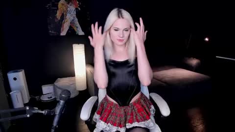 Snapshot of milena_marshmallows chatting on 05-26-26, 05:25 Milena online show from 05-26-26, 05:25