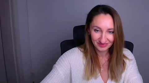 Snapshot of milena_sunny_ chatting on 12-18-25, 12:22 Milena online show from 12-18-25, 12:22