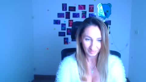 Snapshot of milena_sunny_ chatting on 01-19-26, 12:31 Milena online show from 01-19-26, 12:31