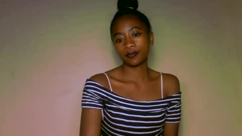 Snapshot of milennah chatting on 06-12-26, 05:01 milennah online show from 06-12-26, 05:01