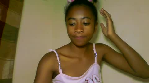 Snapshot of milennah chatting on 06-15-26, 04:31 milennah online show from 06-15-26, 04:31