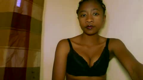 Snapshot of milennah chatting on 07-15-26, 11:15 milennah online show from 07-15-26, 11:15