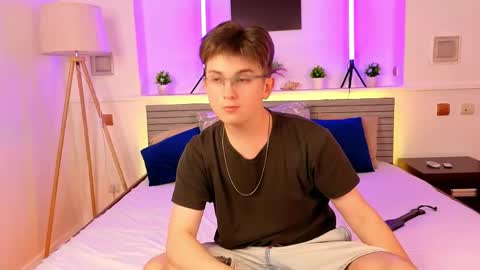 Snapshot of miless_cooper chatting on 04-30-26, 03:35 Miles online show from 04-30-26, 03:35