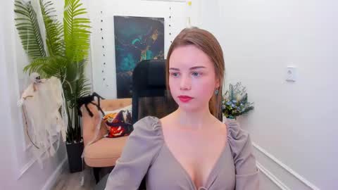 Snapshot of mileygloss chatting on 10-30-25, 11:33 mileygloss online show from 10-30-25, 11:33