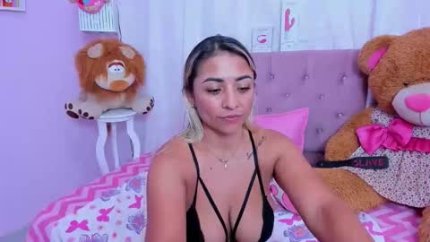 Snapshot of milf_bigass_ chatting on 05-14-26, 12:45 Antonella online show from 05-14-26, 12:45