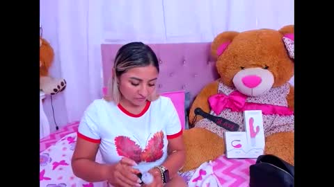 Snapshot of milf_bigass_ chatting on 05-28-26, 06:05 Antonella online show from 05-28-26, 06:05