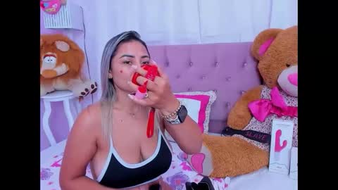Snapshot of milf_bigass_ chatting on 06-04-26, 12:44 Antonella online show from 06-04-26, 12:44