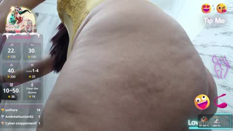 Snapshot of milf_loven chatting on 01-11-25, 04:25 Milf Loven online show from 01-11-25, 04:25