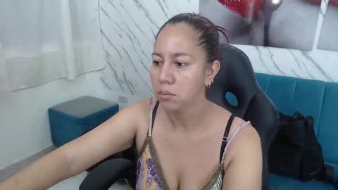 Snapshot of milf_loven chatting on 03-05-25, 07:27 Milf Loven online show from 03-05-25, 07:27