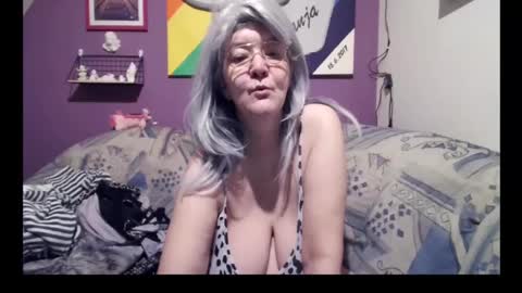 Snapshot of milfchantal chatting on 02-26-25, 08:26 Milfchantal online show from 02-26-25, 08:26