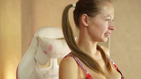 Snapshot of milfcruze chatting on 10-14-25, 01:50 milfcruze online show from 10-14-25, 01:50