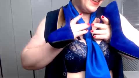 Snapshot of milfscarlette chatting on 09-11-25, 04:12 MilfScarlette online show from 09-11-25, 04:12
