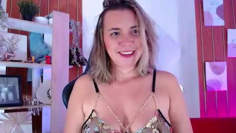 Snapshot of milfsecret69 chatting on 07-28-26, 12:48 Sara online show from 07-28-26, 12:48